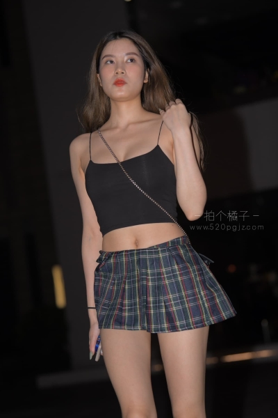 S008 百褶裙美女