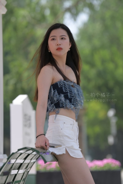 M033 热裤小妹