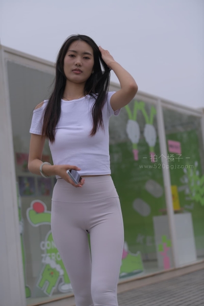 M120 白色瑜伽裤美女