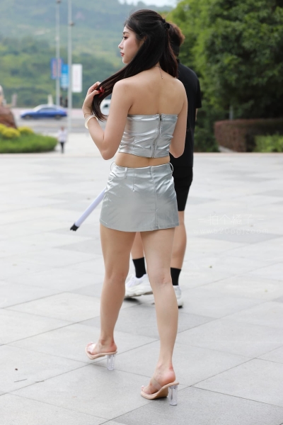 J982 银色套裙也是绝美