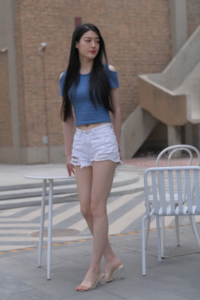 M035 白色热裤美女-文婷