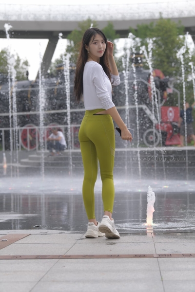 M015 绿色瑜伽裤美女-碧玉