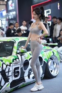 J836 颜值身材并存车模